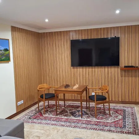 Theo's House Apartment *